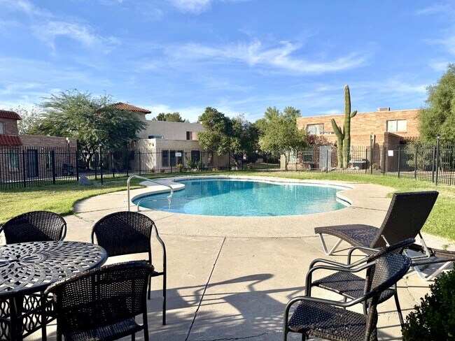 Building Photo - 6536 Calle La Paz