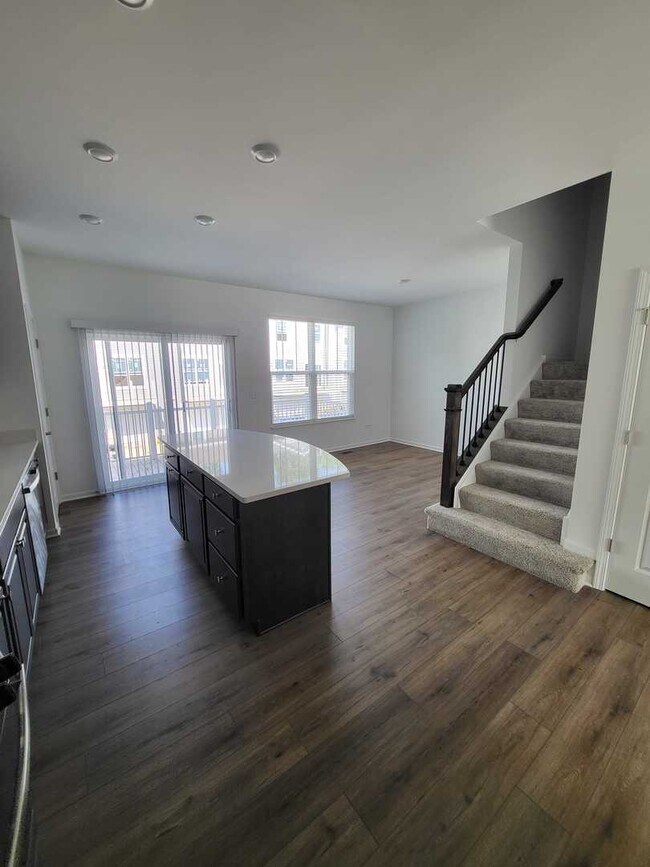 Building Photo - 588 Wolverine Dr