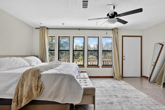 Building Photo - 231 Schmidt Ln