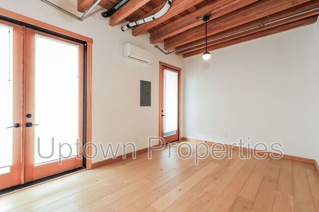 Building Photo - 1515 N Rosa Parks Way