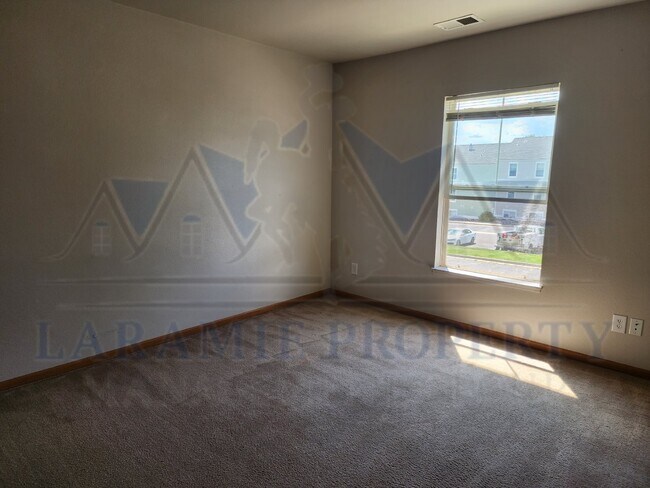 Building Photo - 3 Bed 2 Bath Condo