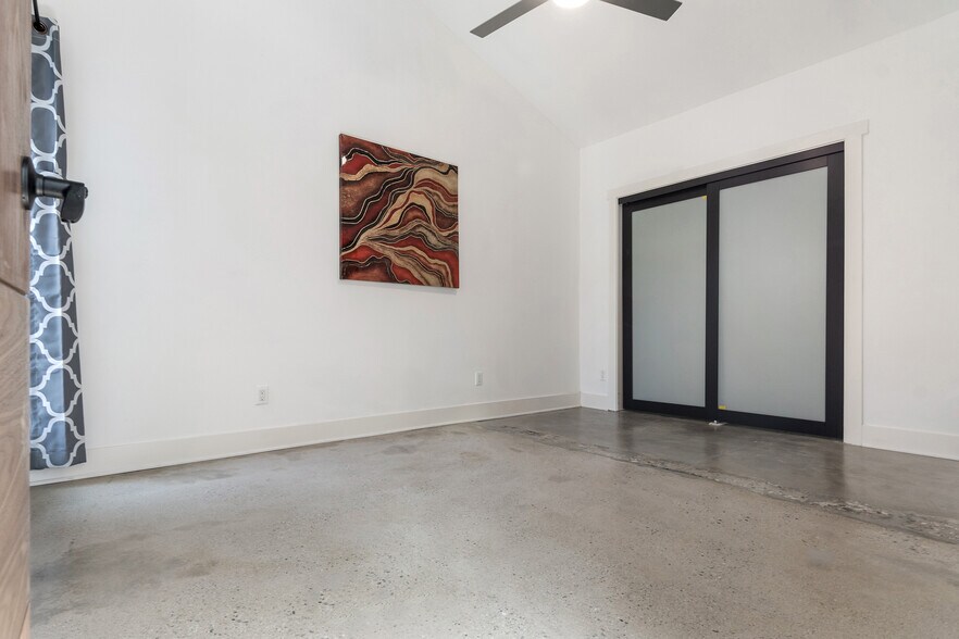 Building Photo - 2665 S Catalina St
