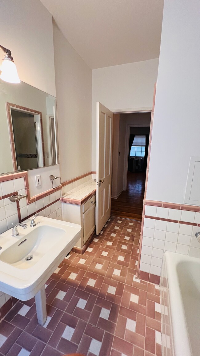 5 Piece Bathroom with Additional Storage - 1064 S Orange Grove Ave