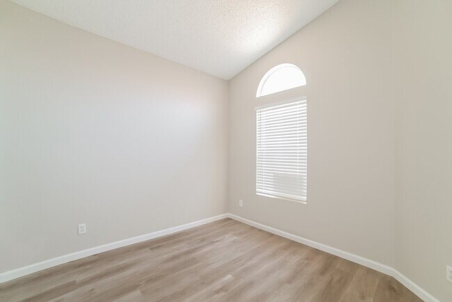 Building Photo - 5414 E Fairfield St
