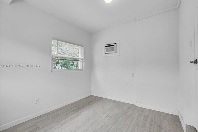 Building Photo - 4417 SW 14th St