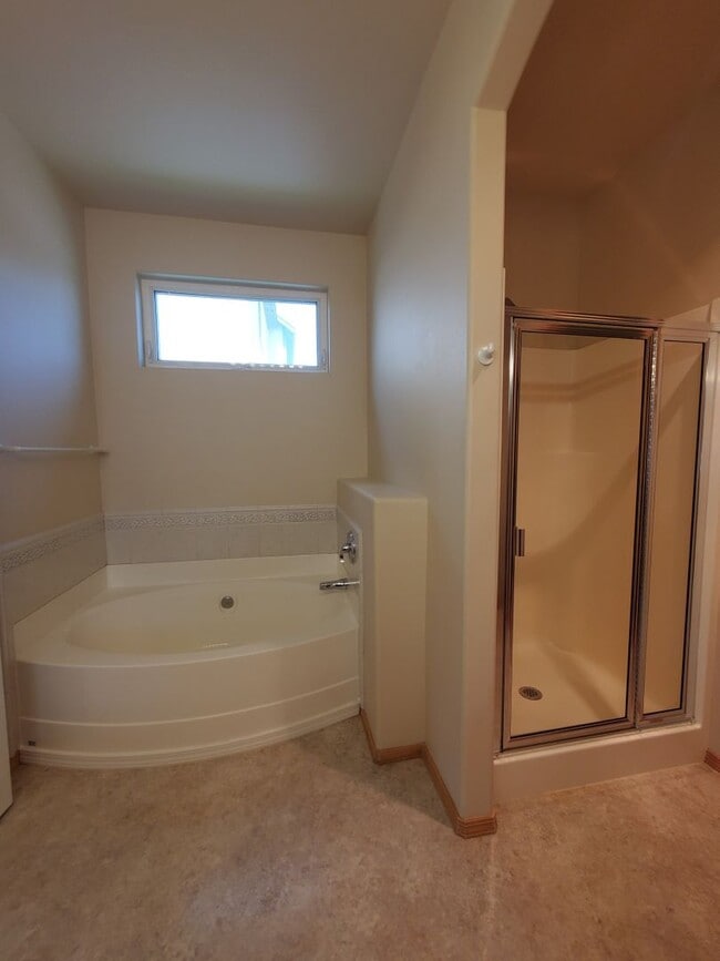 Building Photo - 1506 Desert Springs Ave