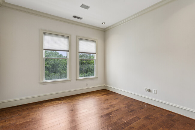 Building Photo - 2500 Peachtree Rd NW