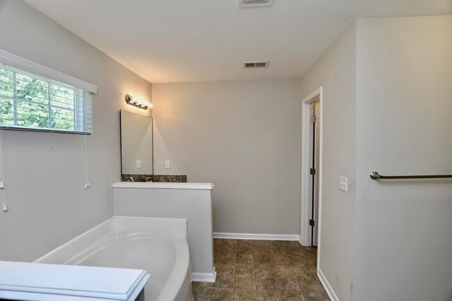 Building Photo - 1761 Nicholas Dr