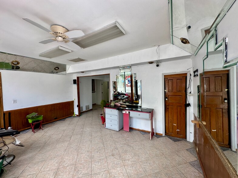 Building Photo - 1834 S Throop St