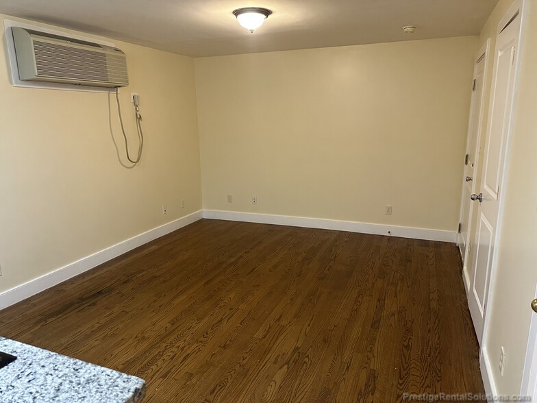 Building Photo - 842 Dorchester Ave