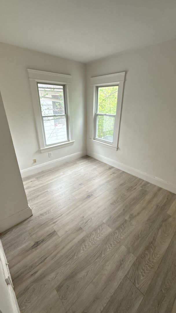 Building Photo - 3354 East 132