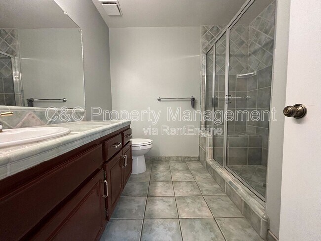 Building Photo - 2890 E Huntington Blvd