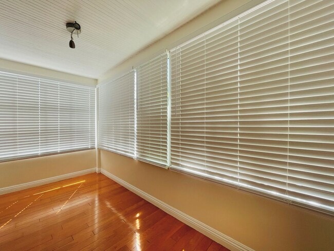Building Photo - Beautiful 2 bedroom Condo