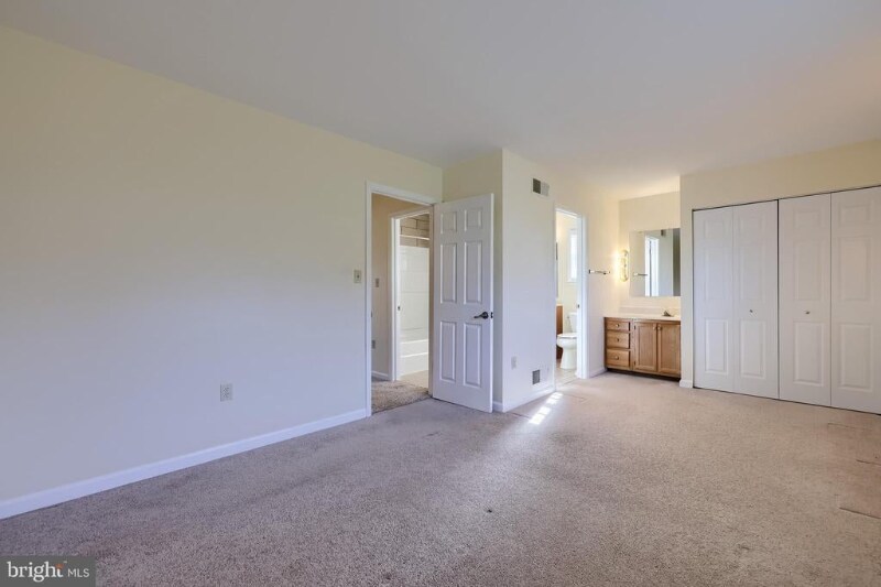 Building Photo - 1902 Pin Oak Dr