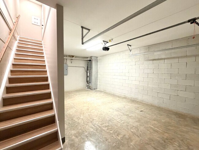 Building Photo - 511 Glenstone Springs Dr