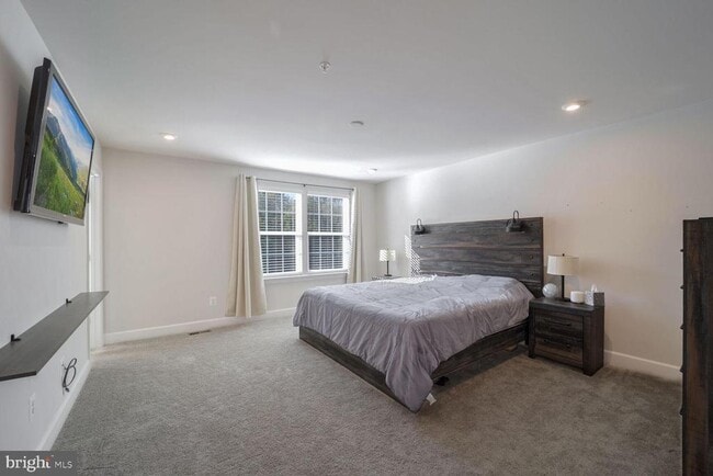 Building Photo - 10864 Foxtrot Cir