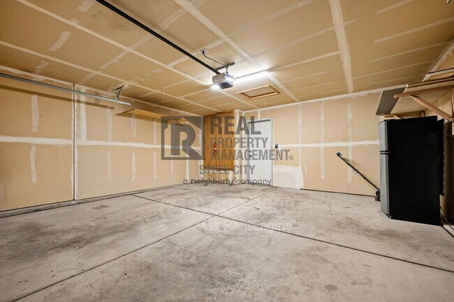 Building Photo - 1014 Pinecrest Dr