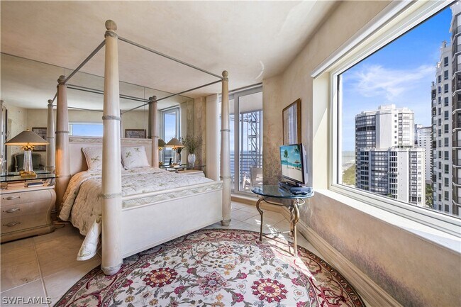 Building Photo - 8231 Bay Colony Dr