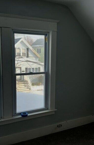 Building Photo - 160 Zenner St