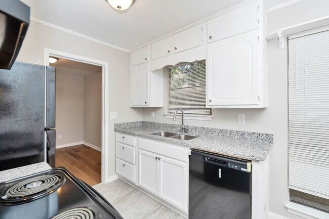 Building Photo - Irondale 4BR / 2BA Home – A Must See!