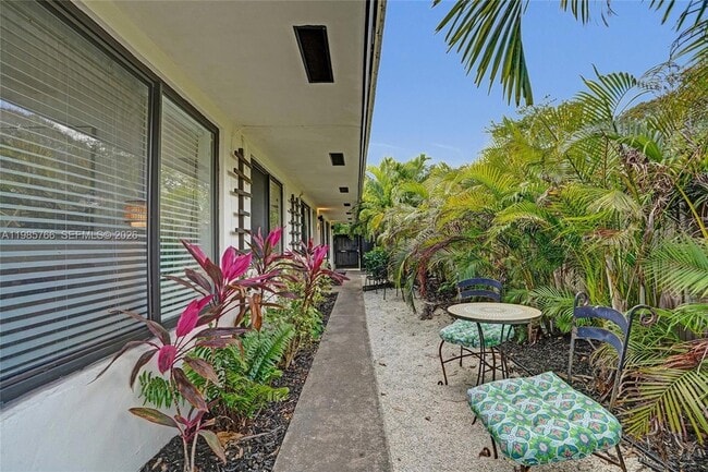 Building Photo - 754 NE 40th St