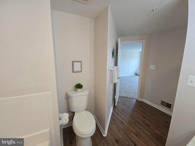Building Photo - 8868 Goose Landing Cir
