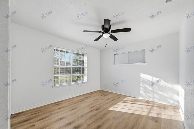 Building Photo - 1423 Main St