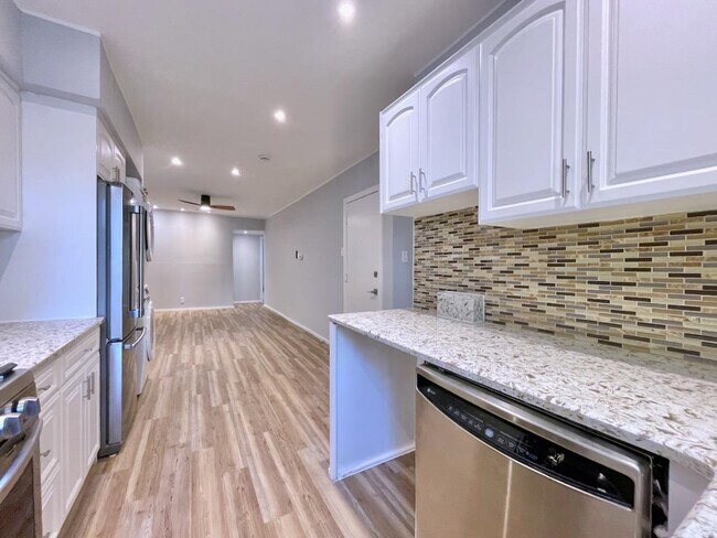 Building Photo - 259 3rd St