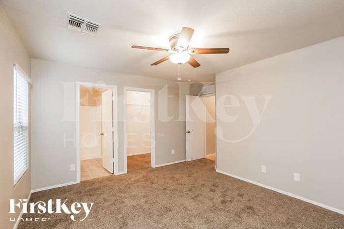 Building Photo - 8330 W Hughes Dr