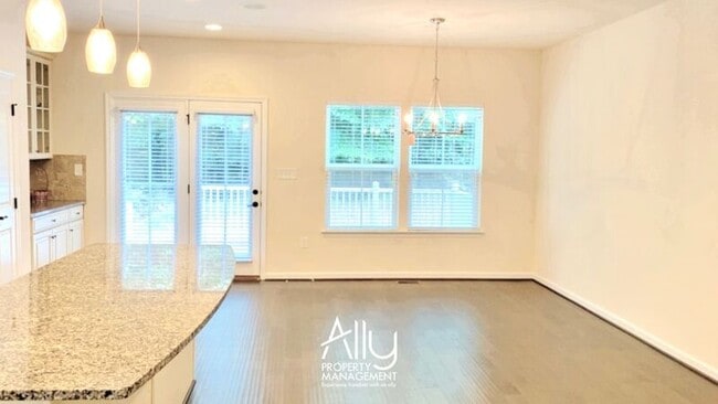 Building Photo - 2044 BethPage Ct