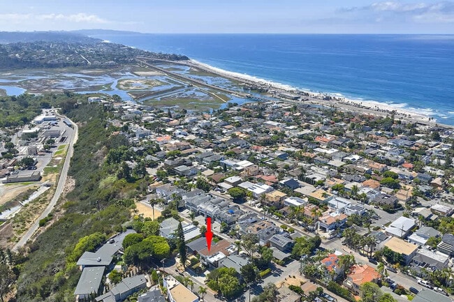 Building Photo - 2310 Edinburg Ave