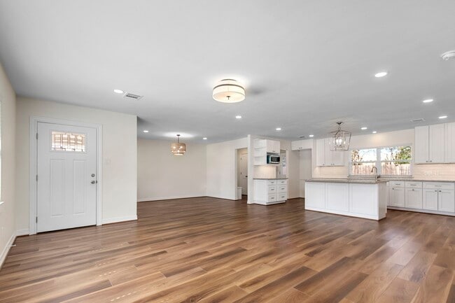 Building Photo - 10218 Moorberry Ln