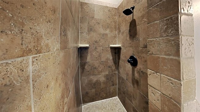 Building Photo - 616 Sally Ct