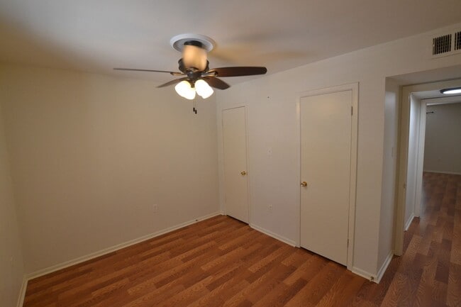 Building Photo - MOVE IN SPECIAL!  Newly updated, 2 bedroom, 2 bath Condo at Westdale Club Condos