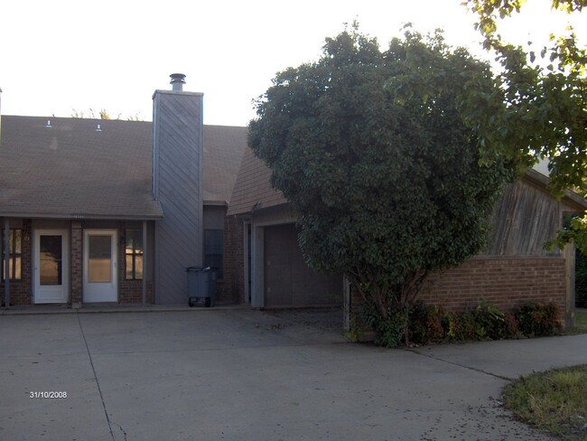 Building Photo - Close to Fort Sill, East side neighborhood