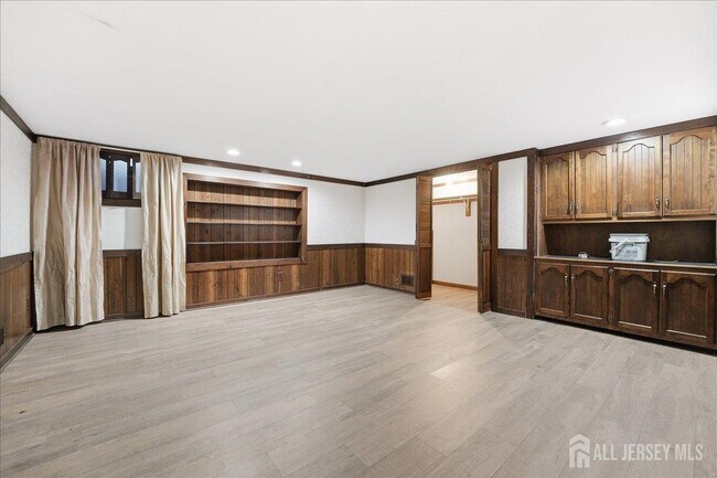 Building Photo - 18 Irongate