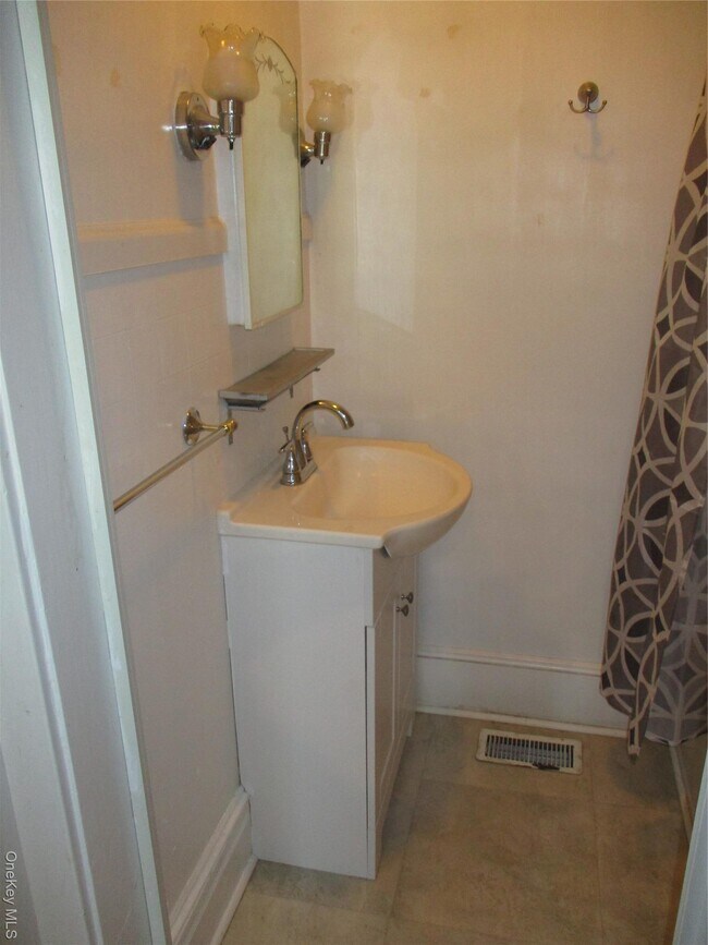 Building Photo - 33 Bay View Terrace