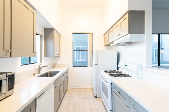 Building Photo - 2584 S Centinela Ave