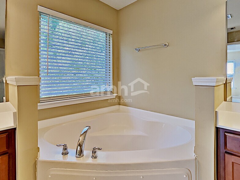 Building Photo - 255 Shaw Dr