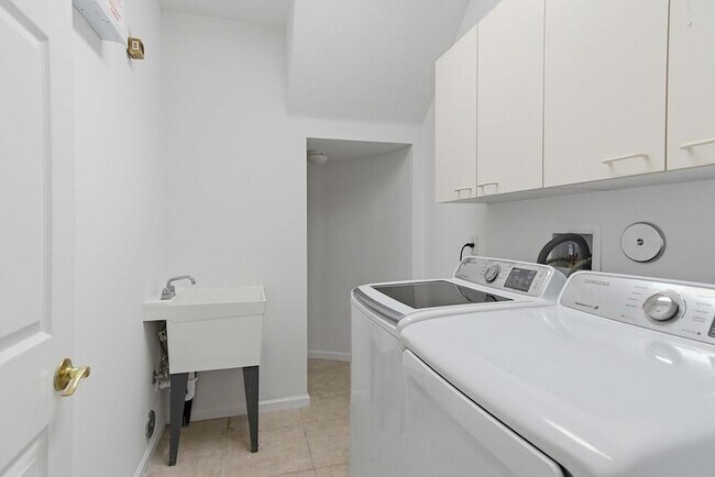 Building Photo - 17170 SW 49th Pl