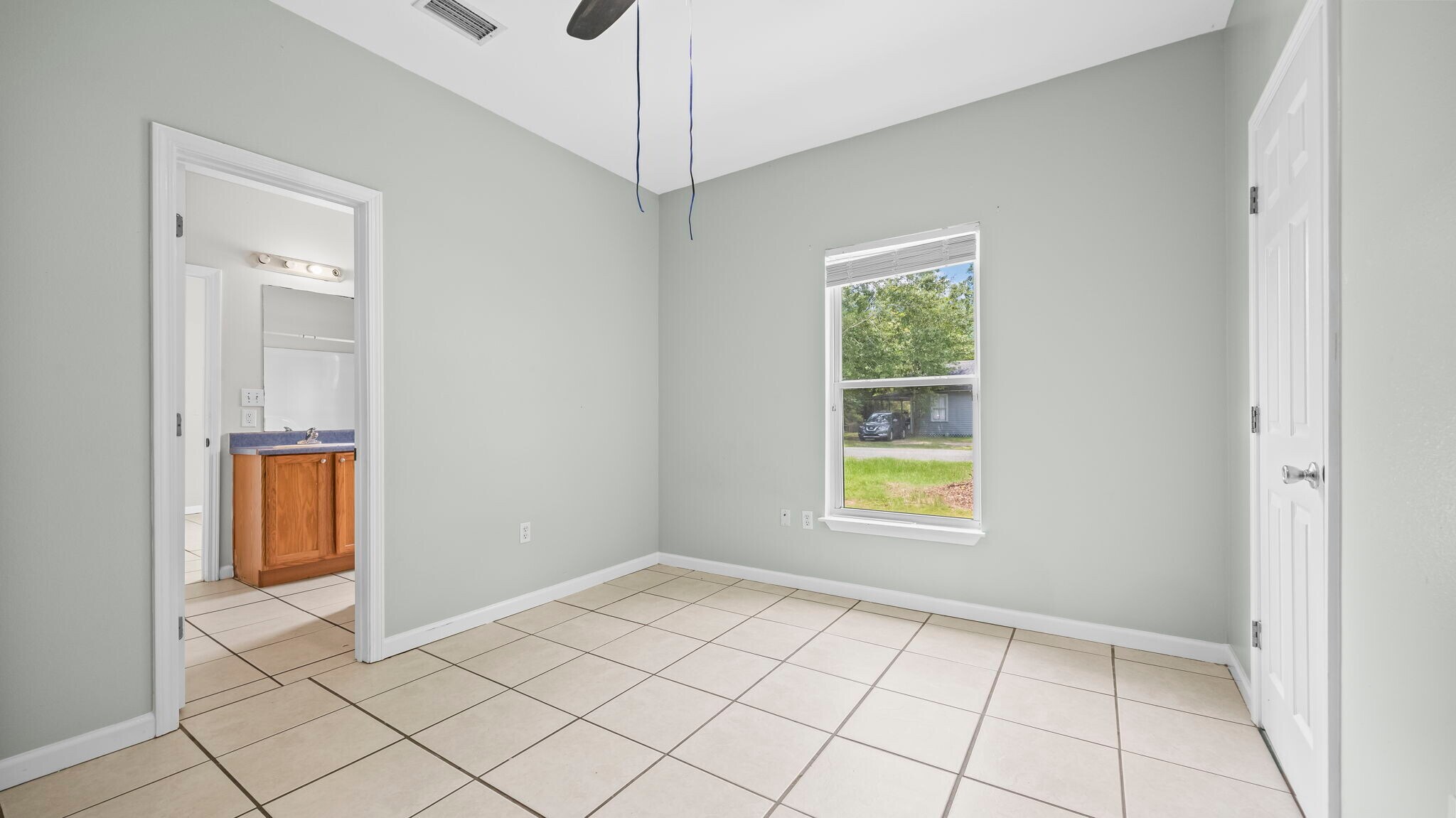 Building Photo - 601 S Cedar St