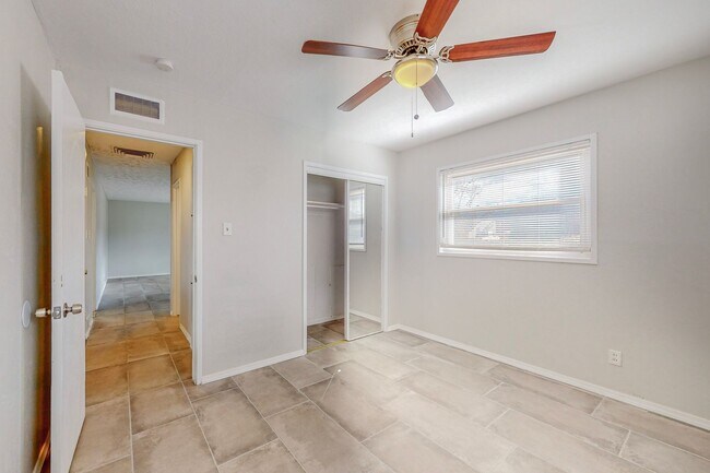 Building Photo - NE 2/BD 1/BA 1/CG HOME