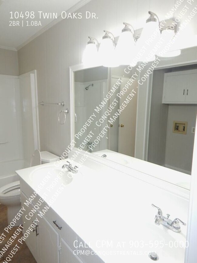 Building Photo - 10498 Twin Oaks Dr