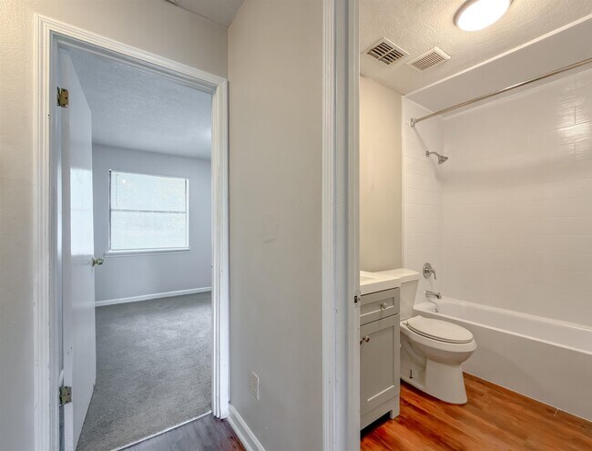Building Photo - 5524 Sullivan Rd