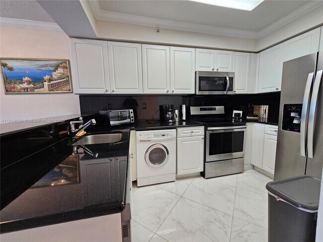 Building Photo - 2501 S Ocean Dr