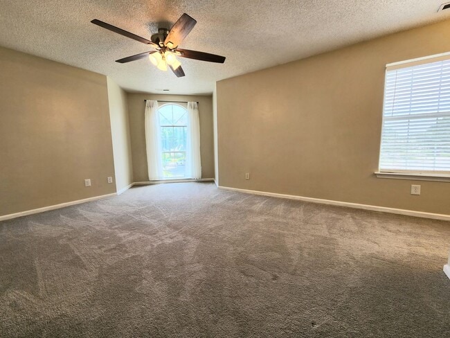 Building Photo - End Unit Townhouse in Chimny Hill