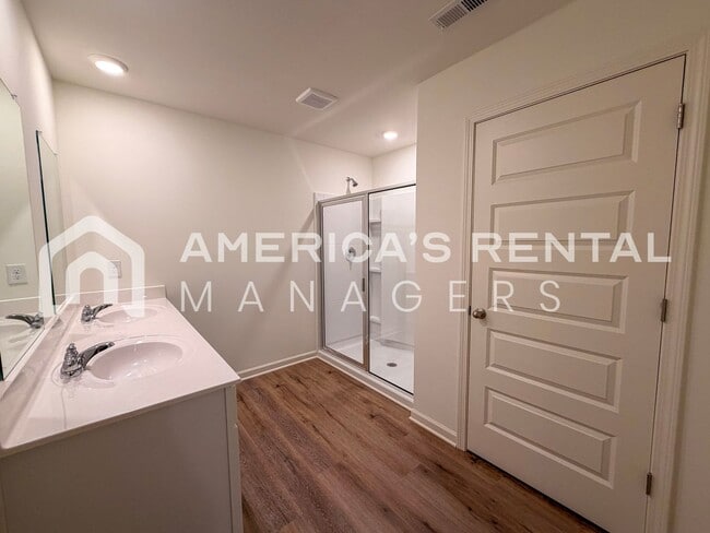 Building Photo - Coming Soon! Available to view NOW!! MOVE ...