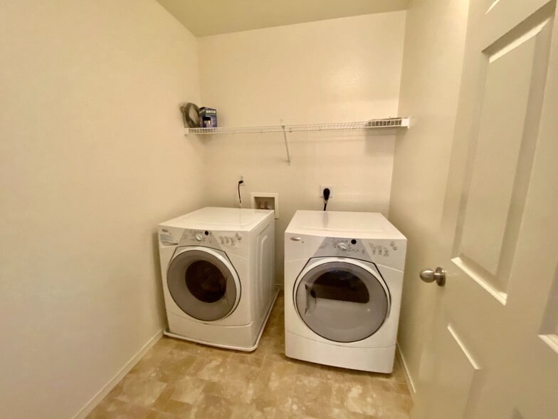 Building Photo - Next to Marysville Getchell High School