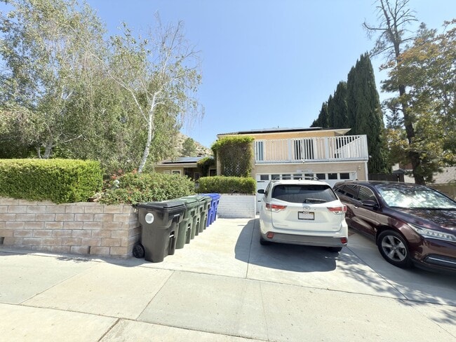 Building Photo - Spacious 4-Bedroom Home in Prime Santa Cla...