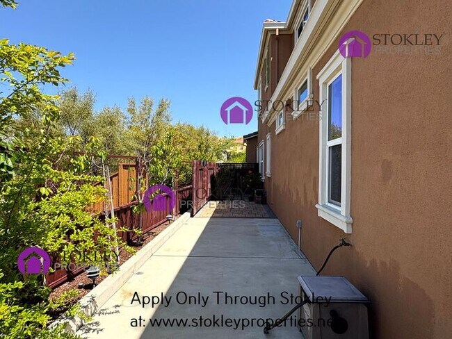 Building Photo - 1836 Porcellano Way